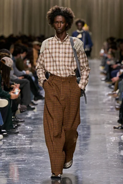 Look 18